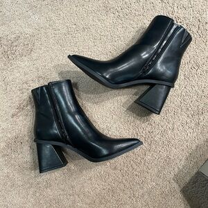 BP Black Pointy Boots